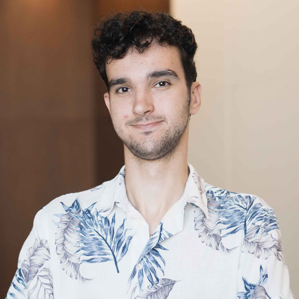 Виктор Иванов