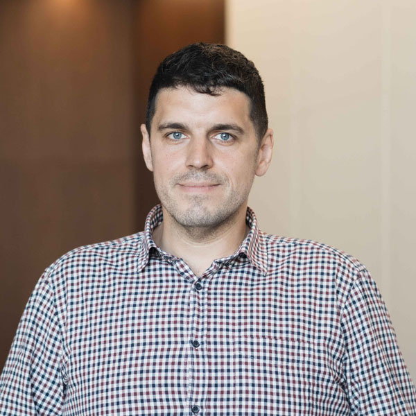 Виктор Иванов